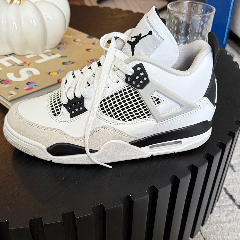 Nike Jordan Military Retro White and Black Athletic Shoes Men’s Size 7 - Unisex